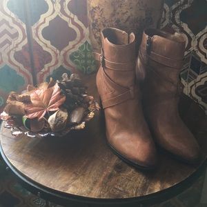 ✨Vince Camuto Gravell Boots - 8.5M✨